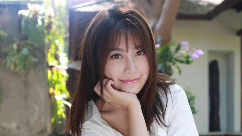 佛山一货车钢卷脱落，小车瞬间被压成铁饼，两人死亡，怎么回事？